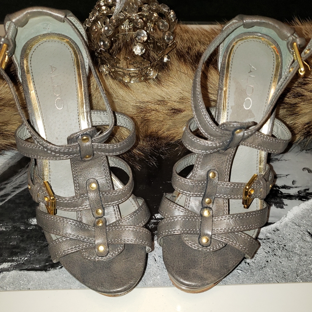 heels - Picture 6 of 7